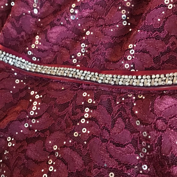 maroon homecoming dress with belt - Picture 2 of 3